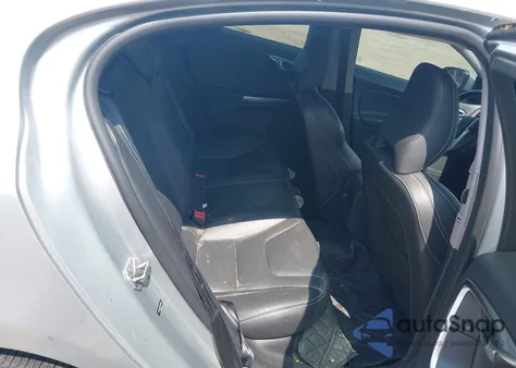 2017 Volvo S60 T5 Dynamic z USA, uszkodzony, nr VIN YV140MTL8H2438953